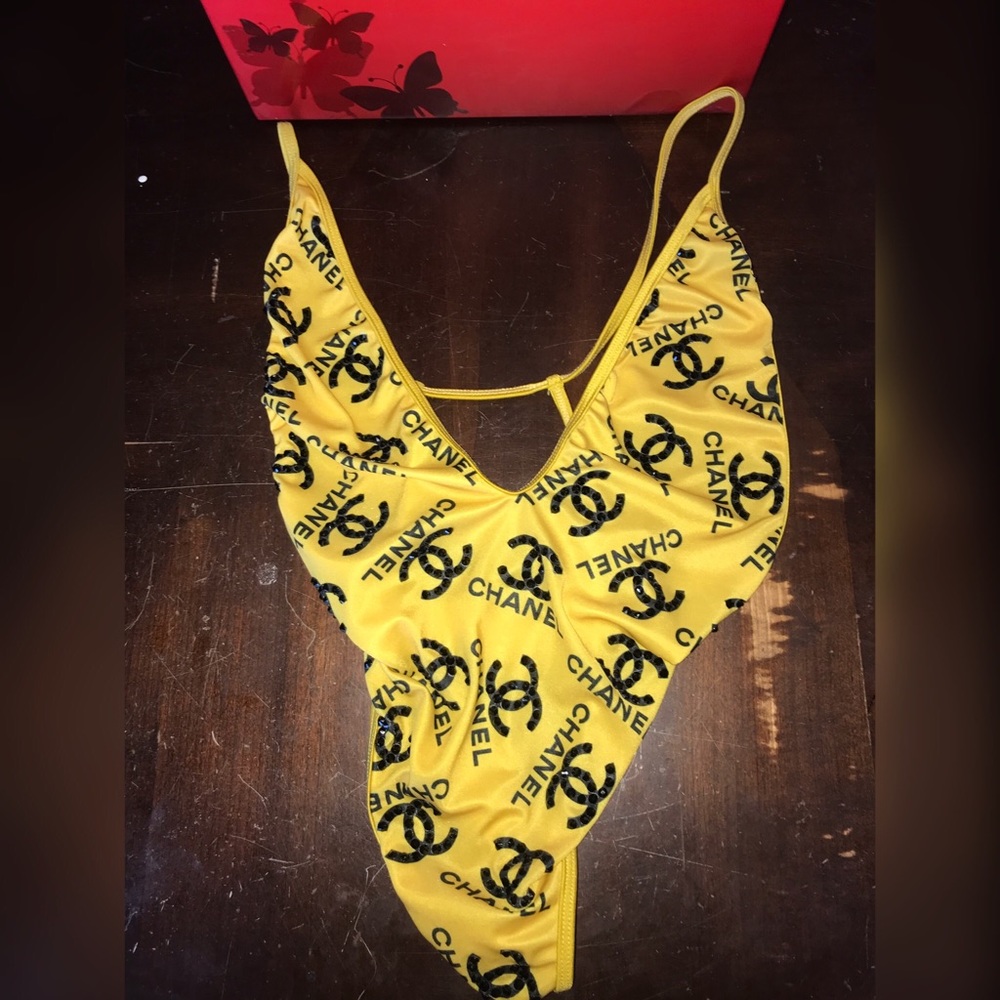 One piece Chanel